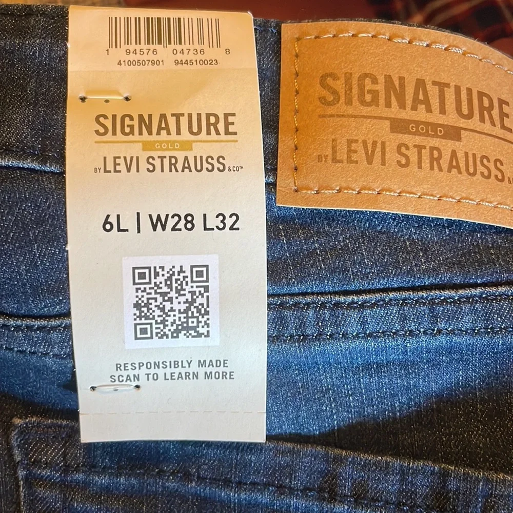 Levi’s - Picture 3 of 3